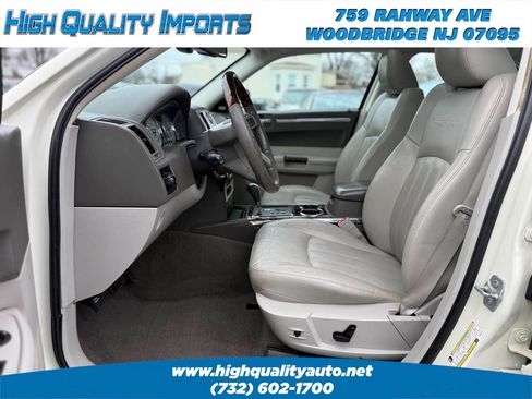 Used 2009 Chrysler 300 C image 14