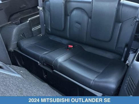 Used 2024 Mitsubishi Outlander SE AWD/4WD image 17