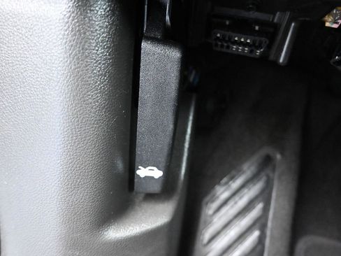 Used 2020 Chevrolet Trax LT w/ LT Convenience Package image 26