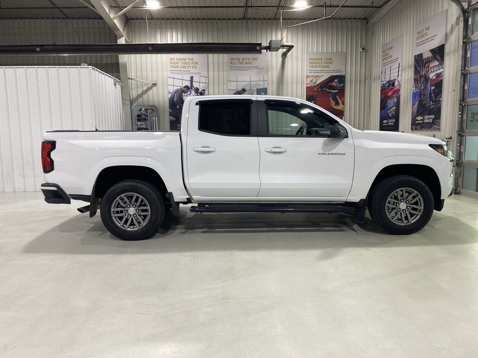 Used 2023 Chevrolet Colorado LT w/ LT Convenience Package II RWD image 2