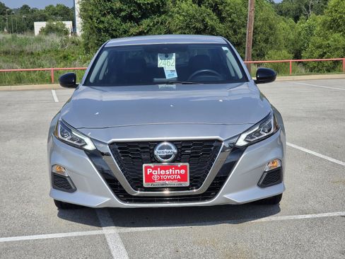 Used 2022 Nissan Altima 2.5 SR FWD image 2