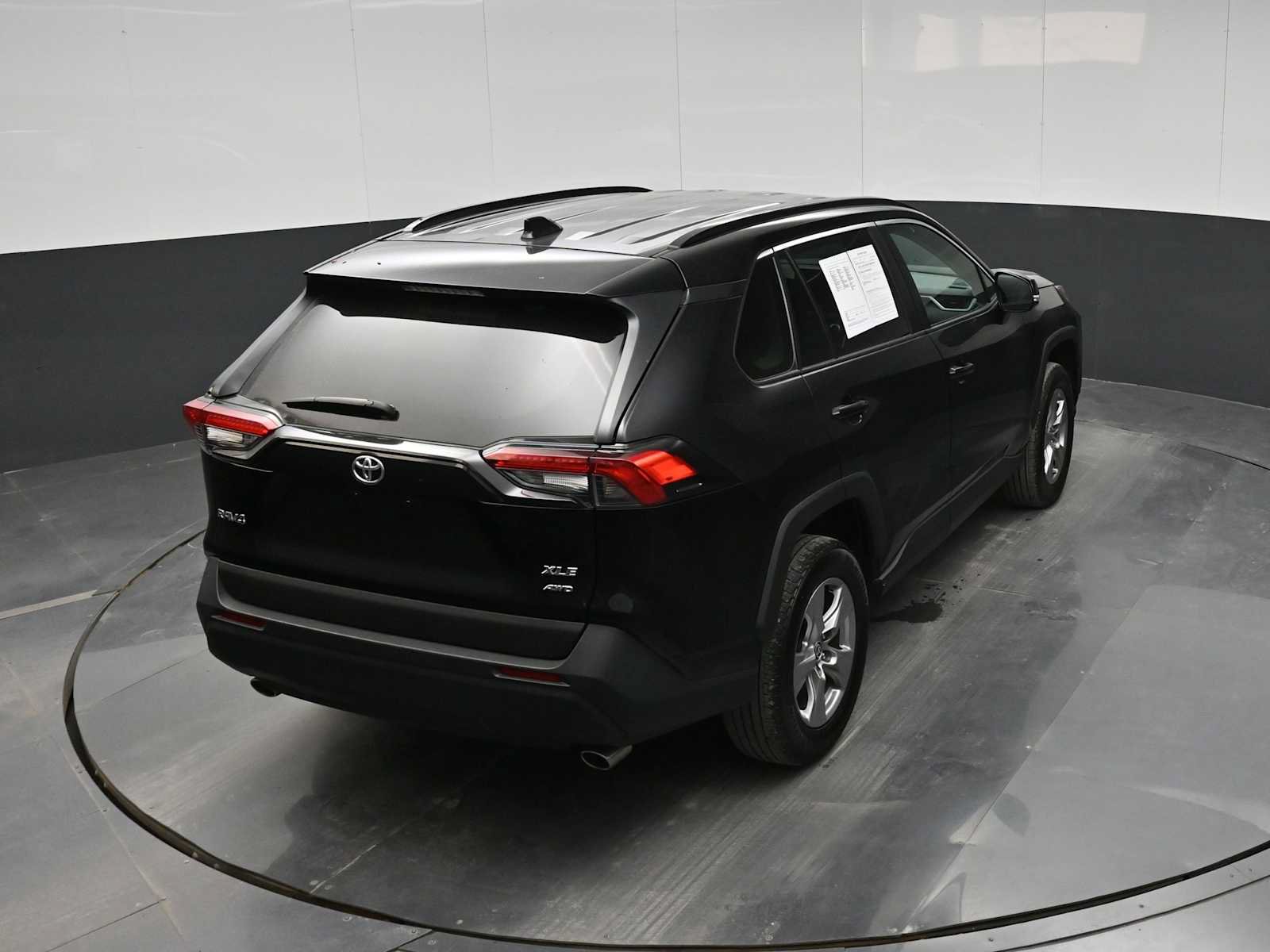 Used 2025 Toyota RAV4 XLE AWD/4WD image 29