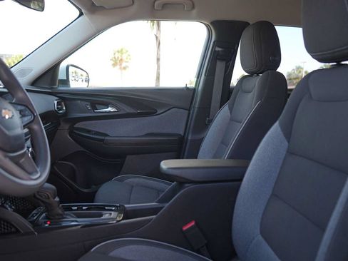 Used 2023 Chevrolet TrailBlazer LT w/ LPO, Blackout Package FWD image 11