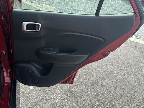 Used 2025 Hyundai Venue SEL FWD image 16