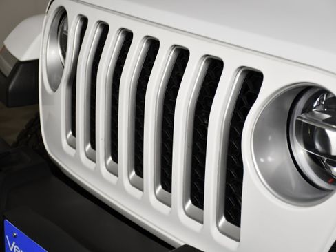 Used 2021 Jeep Gladiator Overland AWD/4WD image 11