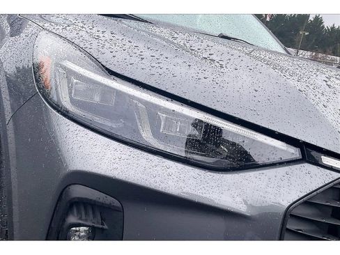 Used 2025 Ford Escape Platinum image 28