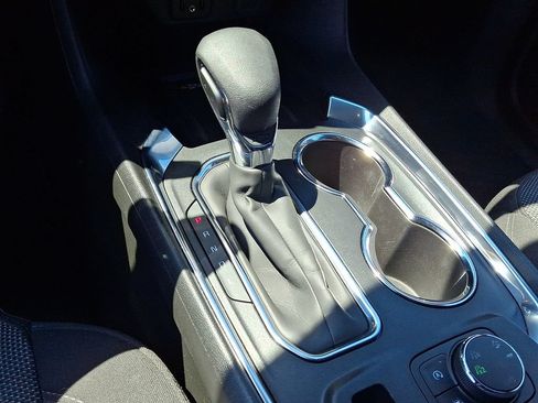 Used 2023 Chevrolet Traverse LT AWD/4WD image 16