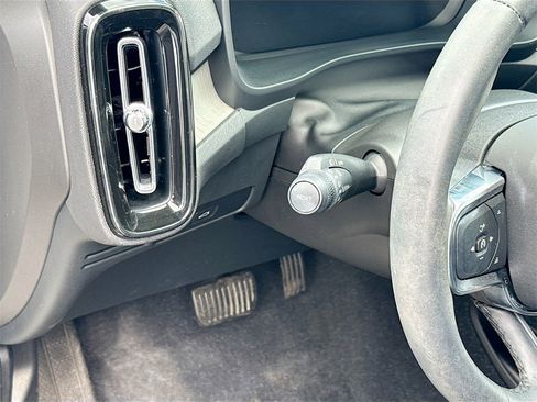 Used 2024 Volvo XC40 B5 Plus image 11