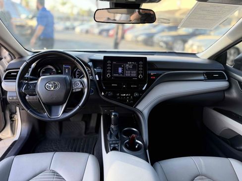 Used 2022 Toyota Camry SE FWD image 19