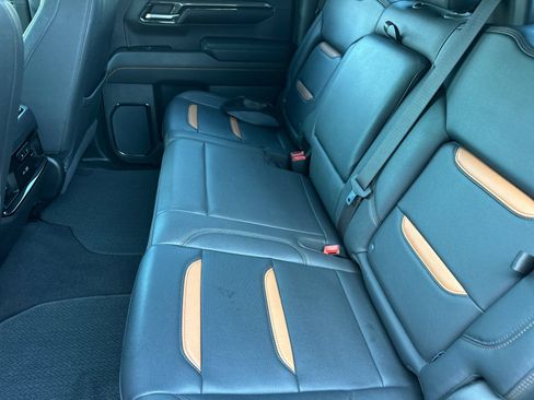 Used 2024 GMC Sierra 1500 AT4 w/ Technology Package AWD/4WD image 12