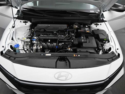 New 2026 Hyundai Elantra SEL Sport FWD image 21