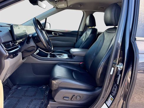 Used 2025 Kia Carnival FWD image 25