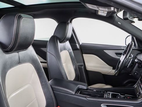 Used 2018 Jaguar F-PACE R-Sport image 27