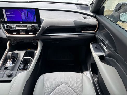 Used 2024 Toyota Grand Highlander AWD Hybrid image 20