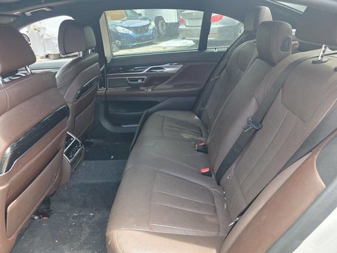 Used 2017 BMW 740i RWD image 11