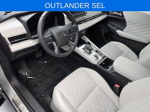 Used 2023 Mitsubishi Outlander SEL FWD image 10