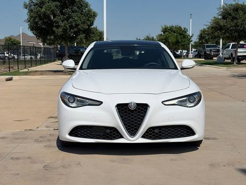 Used 2019 Alfa Romeo Giulia Ti RWD image 2