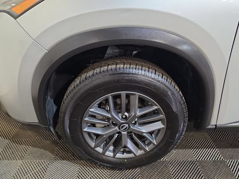 Used 2024 Nissan Rogue S FWD image 18