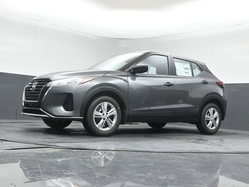 Used 2024 Nissan Kicks S image 21