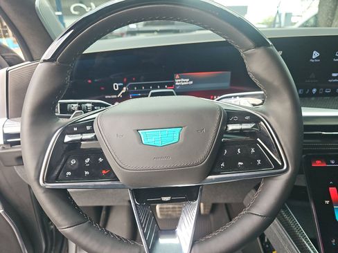 Used 2025 Cadillac Escalade V w/ LPO, ONYX Package image 17