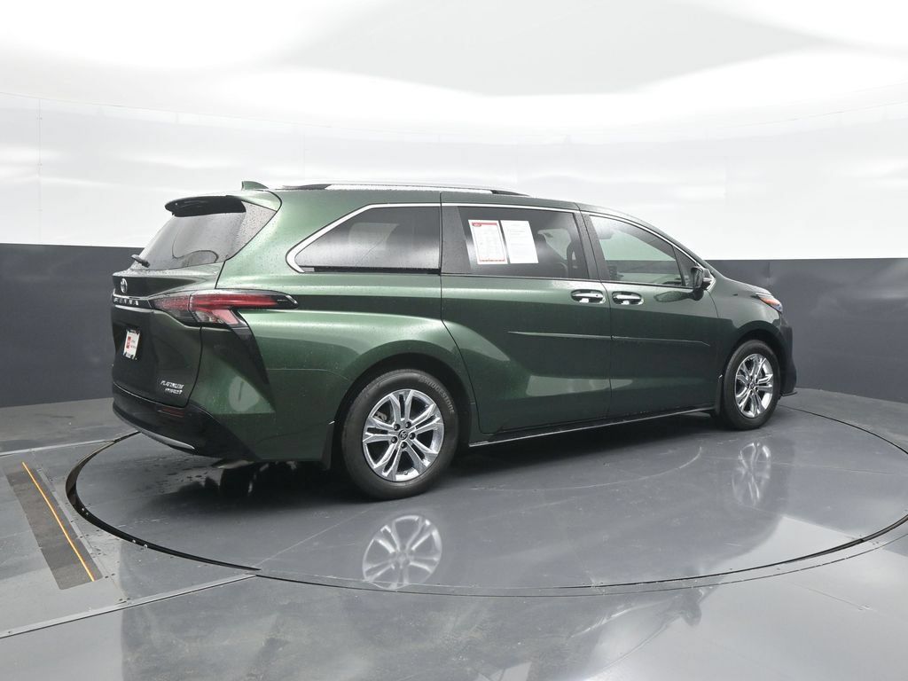 Used 2024 Toyota Sienna Platinum AWD/4WD image 7
