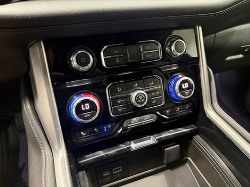 Used 2023 GMC Yukon Denali AWD/4WD image 24