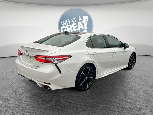 Used 2019 Toyota Camry XSE image 3