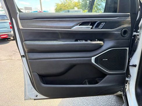 Used 2024 Jeep Wagoneer Series II w/ Flexible Seating Group RWD image 16