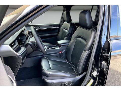 Certified 2024 Jeep Grand Cherokee Limited AWD/4WD image 34