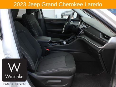 Used 2023 Jeep Grand Cherokee Laredo w/ Luxury Tech Group I AWD/4WD image 25