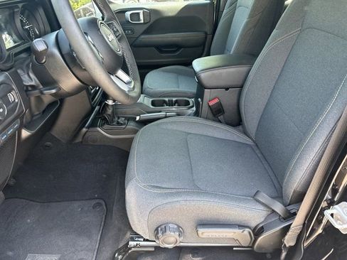 Certified 2025 Jeep Wrangler Unlimited Sahara w/ Safety Group AWD/4WD image 8