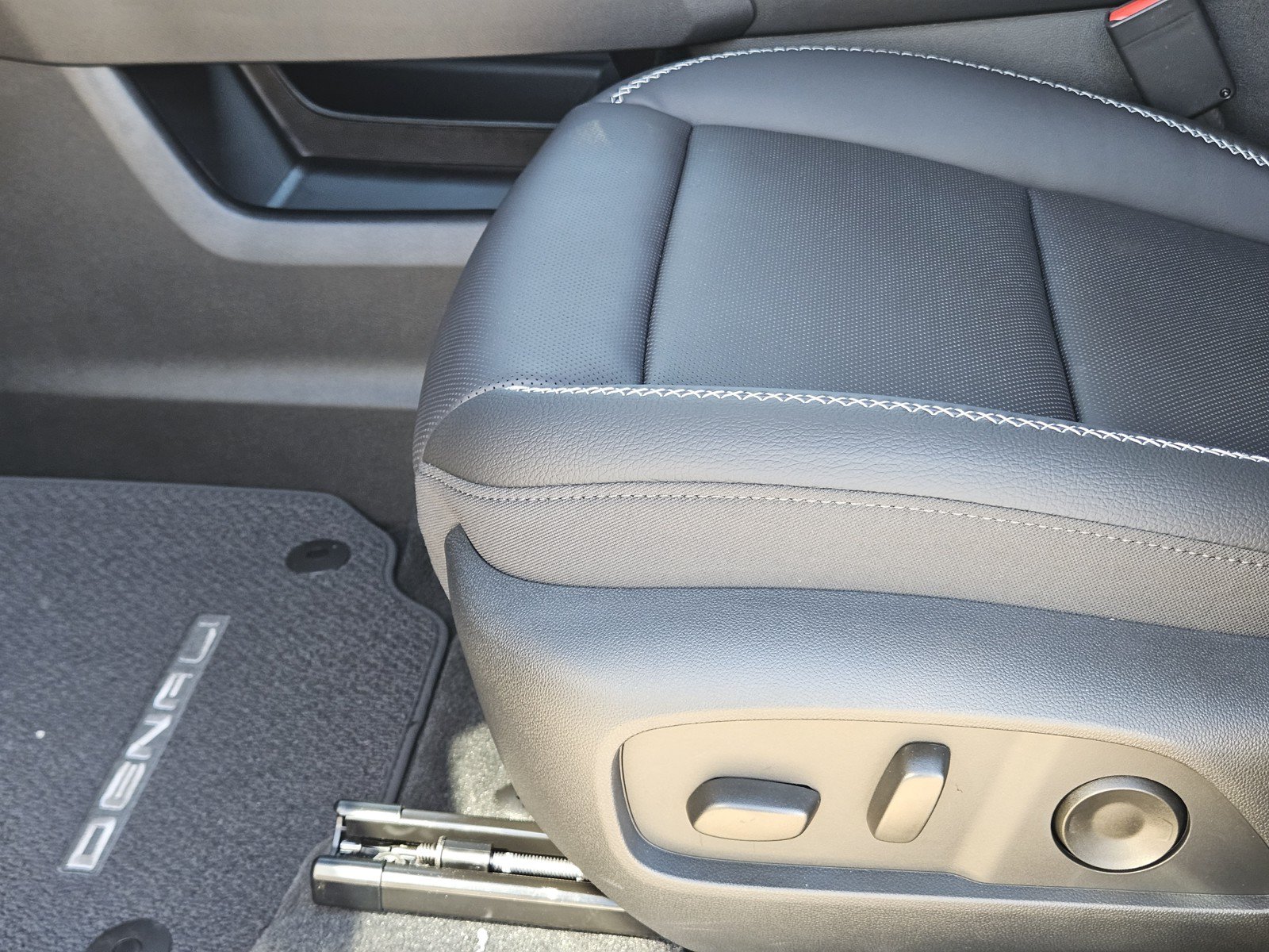 New 2027 GMC Terrain Denali AWD/4WD image 17