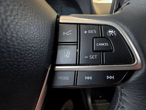 Used 2026 Toyota Sienna XLE FWD image 23