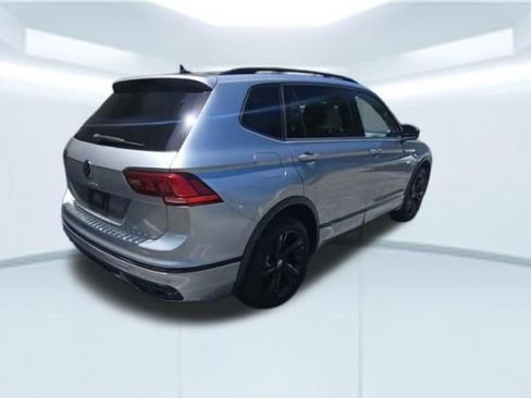 Used 2023 Volkswagen Tiguan SE R-Line FWD image 17
