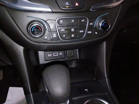 Used 2022 Chevrolet Equinox LT image 12