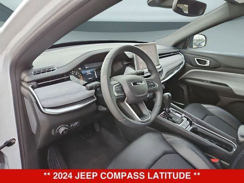Used 2024 Jeep Compass Latitude AWD/4WD image 14