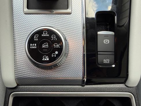 Used 2023 Mitsubishi Outlander SEL AWD/4WD image 34