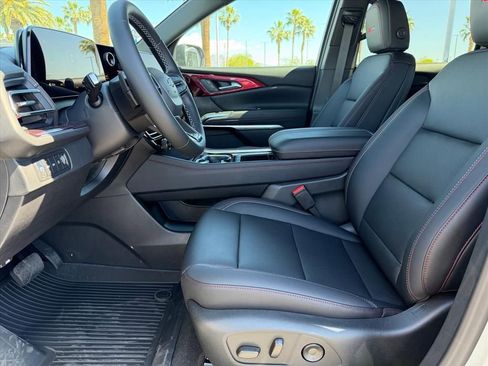 New 2026 Chevrolet Traverse Z71 w/ LPO, Floor Liner Package AWD/4WD image 5