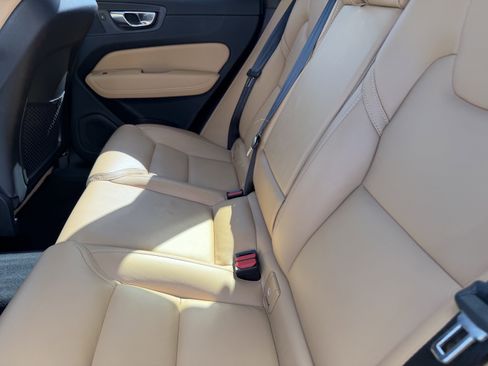 Certified 2023 Volvo XC60 B5 Ultimate w/ Protection Package Premier image 16