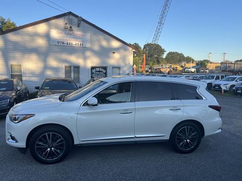 Used 2017 INFINITI QX60 Luxe w/ Deluxe Technology Package image 2