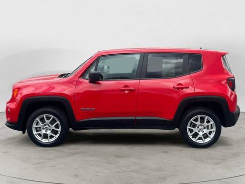 Used 2023 Jeep Renegade Latitude AWD/4WD image 2