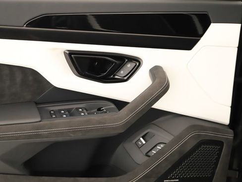 Used 2024 Lamborghini Urus S image 23