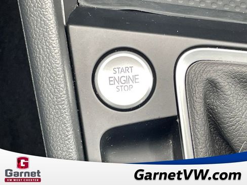 Certified 2025 Volkswagen Jetta SE image 30