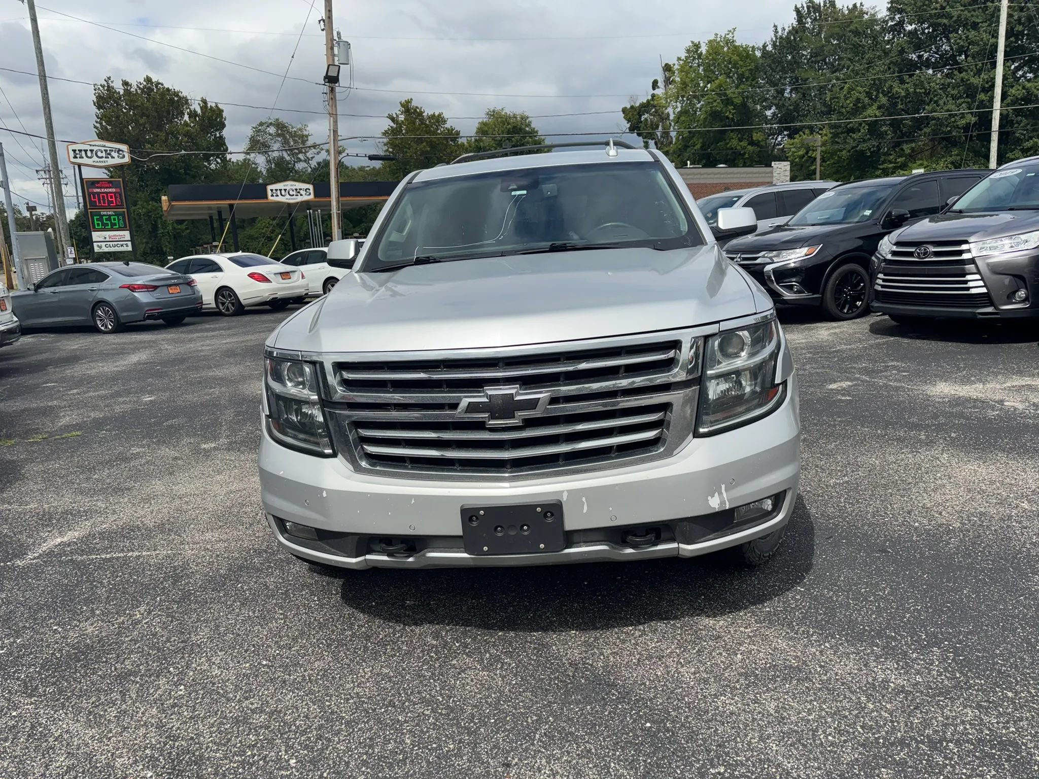 Used 2019 Chevrolet Suburban LT AWD/4WD image 2