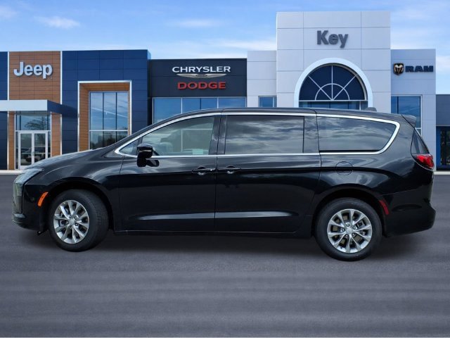 New 2027 Chrysler Pacifica Select AWD/4WD image 3