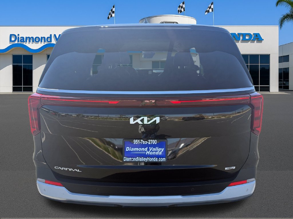 Used 2026 Kia Carnival LXS FWD image 5