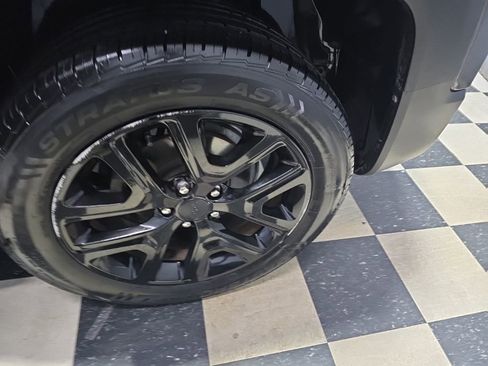 Used 2016 Jeep Renegade Latitude AWD/4WD image 8