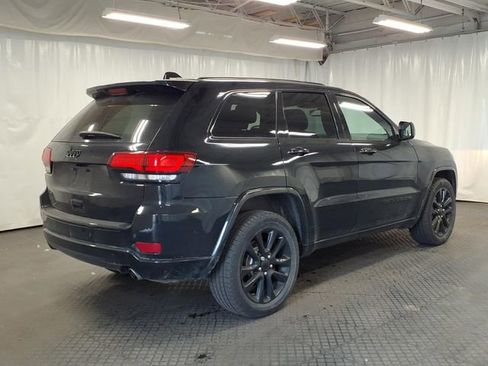 Used 2018 Jeep Grand Cherokee Altitude AWD/4WD image 6