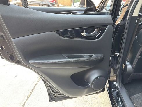 Used 2017 Nissan Rogue Sport SL FWD image 17