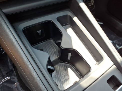 Certified 2025 Volkswagen Tiguan S FWD image 32